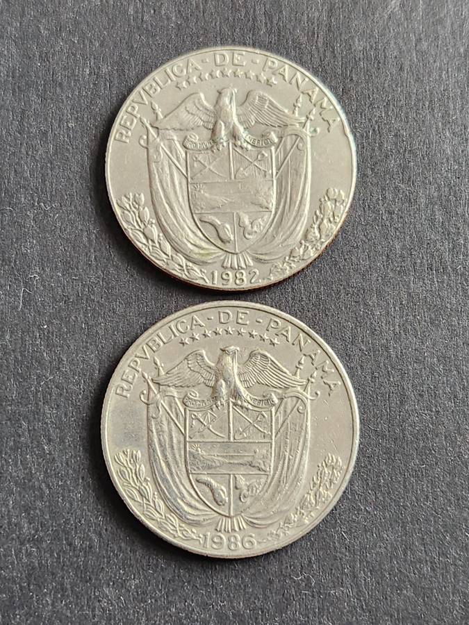 2 x Panama 1/2 Balboa coins 1982/1986 - as per photograph