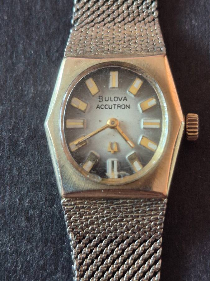 Vintage Ladies Bulova Accutron 10 Microns Rolled Gold Quartz Watch (not working)