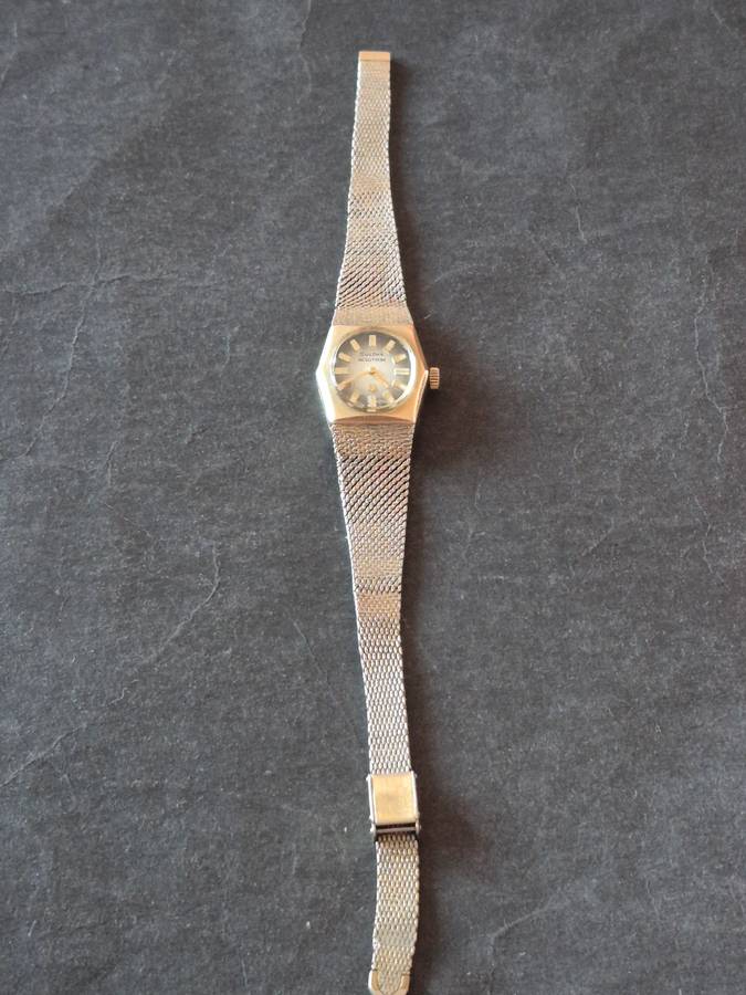 Vintage Ladies Bulova Accutron 10 Microns Rolled Gold Quartz Watch (not working)