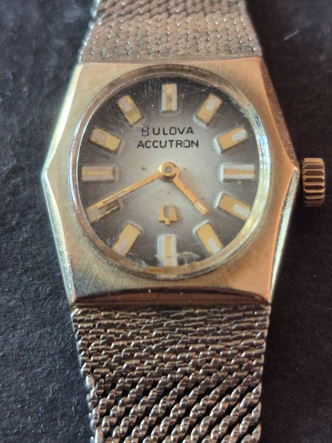 Vintage Ladies Bulova Accutron 10 Microns Rolled Gold Quartz Watch (not working)