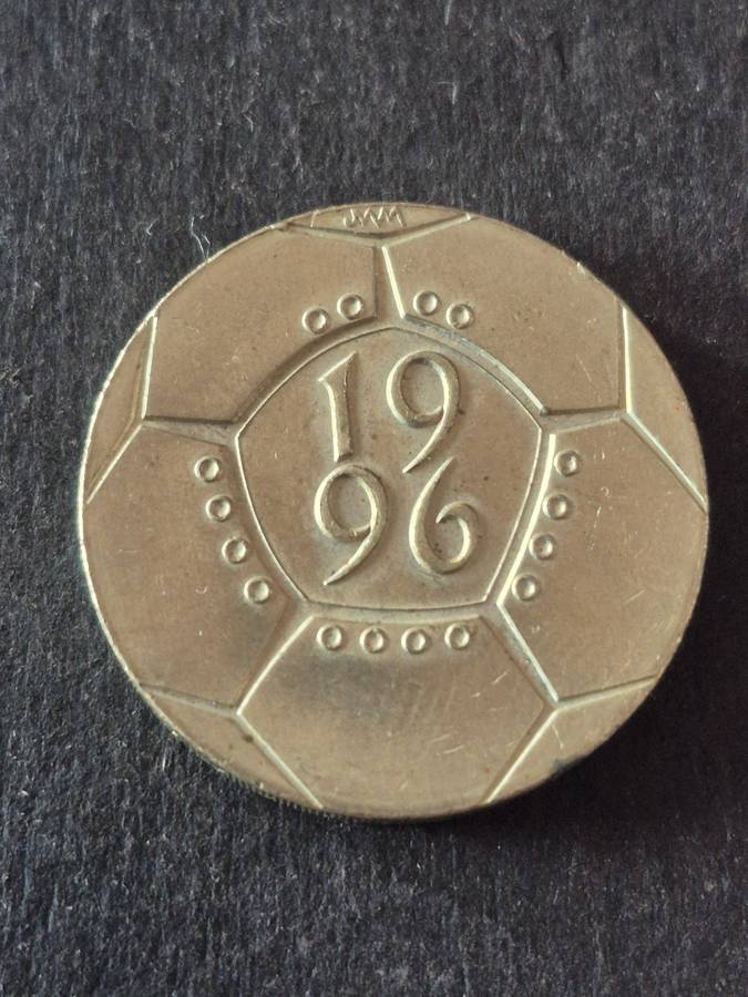 UK 2 Pounds Euro 1996 Soccer Coin