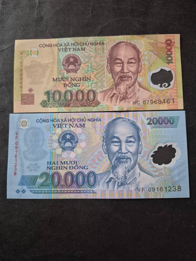 2 x Vietnam Notes 10000/20000 Dong