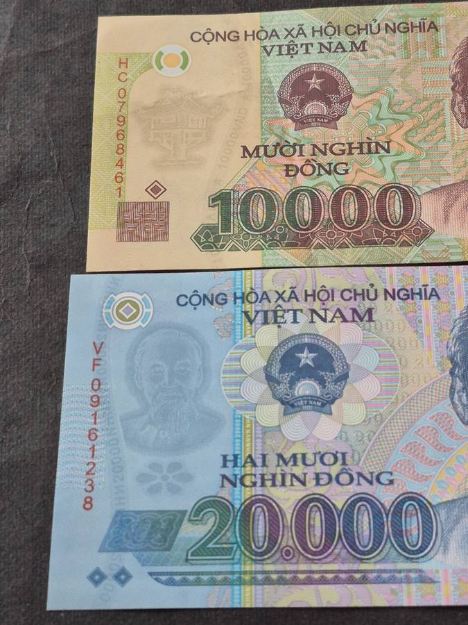 2 x Vietnam Notes 10000/20000 Dong