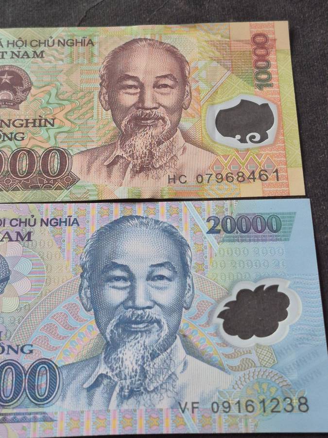 2 x Vietnam Notes 10000/20000 Dong