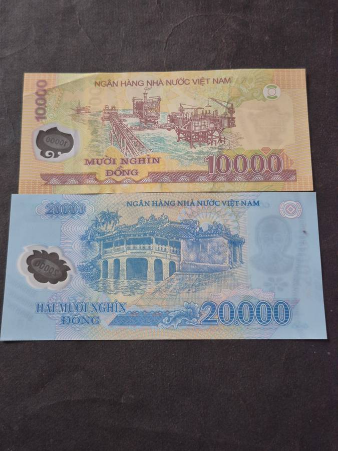 2 x Vietnam Notes 10000/20000 Dong