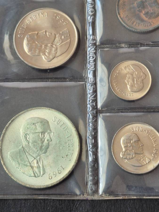 SA Mint Pack 1969 Afrikaans (including Silver One Rand) scarce date
