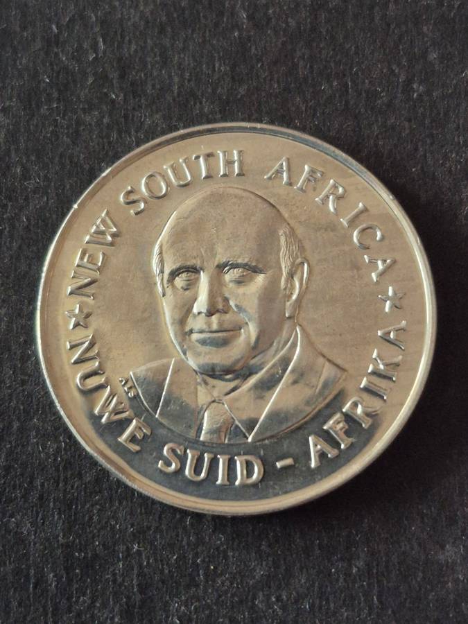 New SA Leader of the National Party Silver Medallion 1990  18.3g