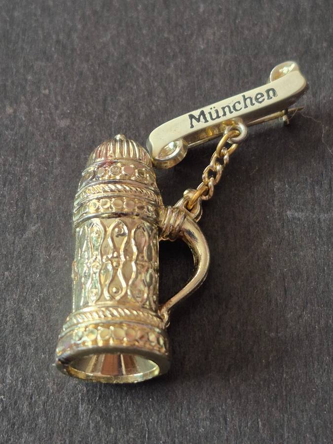 Vintage Munich Beer Tankered Pin Brooch