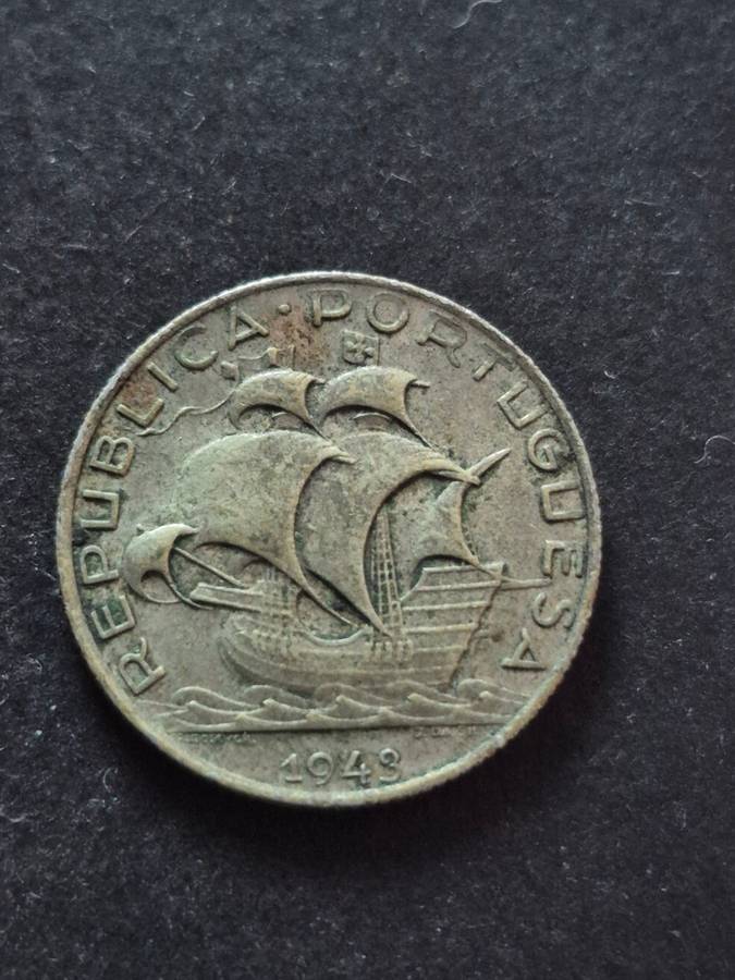 Portugal 2 1/2 Escudos 1943 Silver