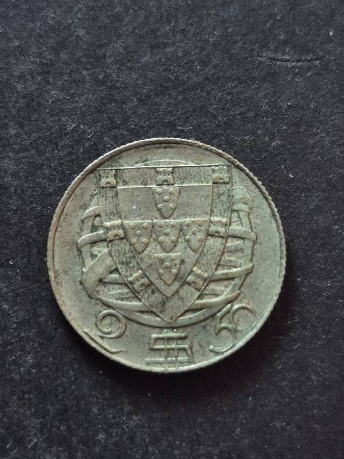 Portugal 2 1/2 Escudos 1943 Silver