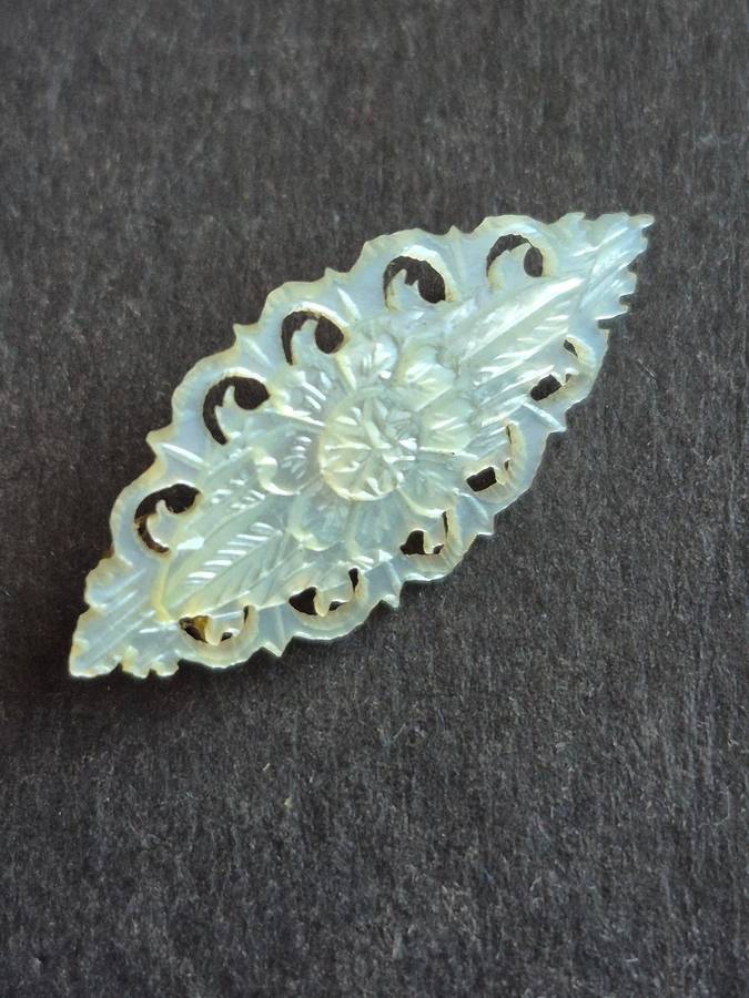 Vintage Mother of Pearl Brooch (pin broken)
