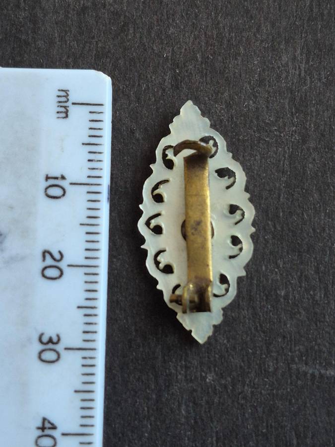 Vintage Mother of Pearl Brooch (pin broken)
