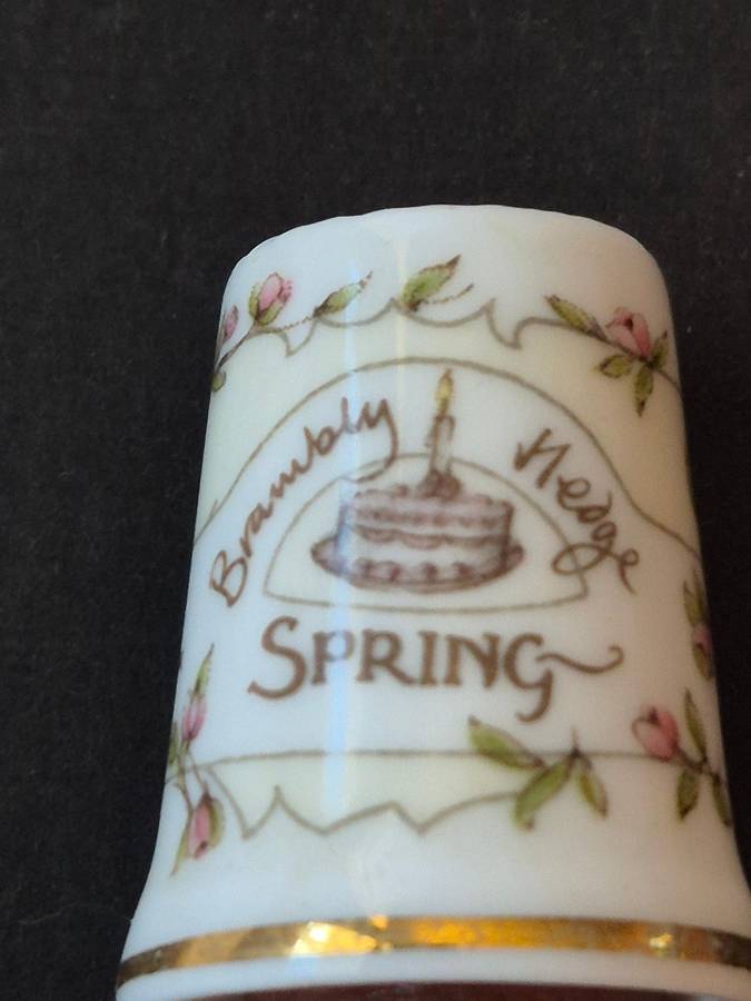 Royal Doulton "Spring" Jill Barklem 1982 Thimble Bramley Hedge