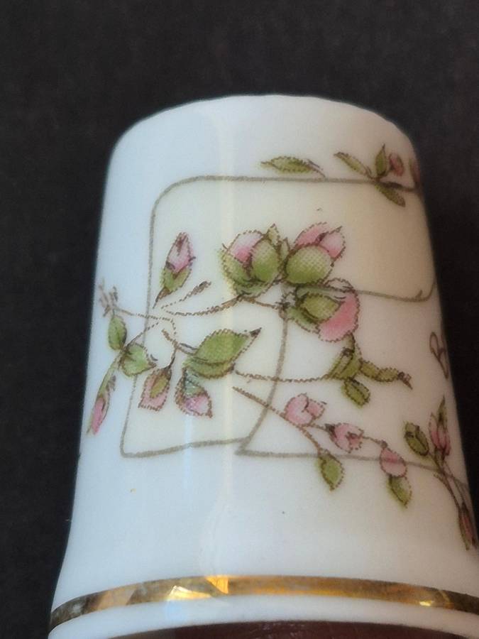 Royal Doulton "Spring" Jill Barklem 1982 Thimble Bramley Hedge