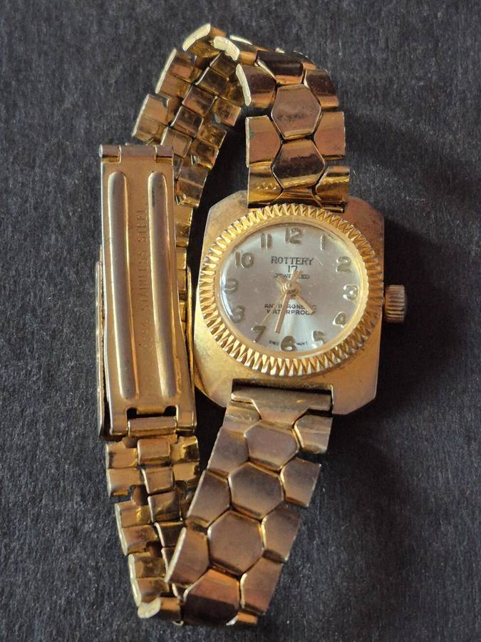 Vintage Ladies Rottery 17 Jewels Mechanical Wrist Watch (not working) missing back cover