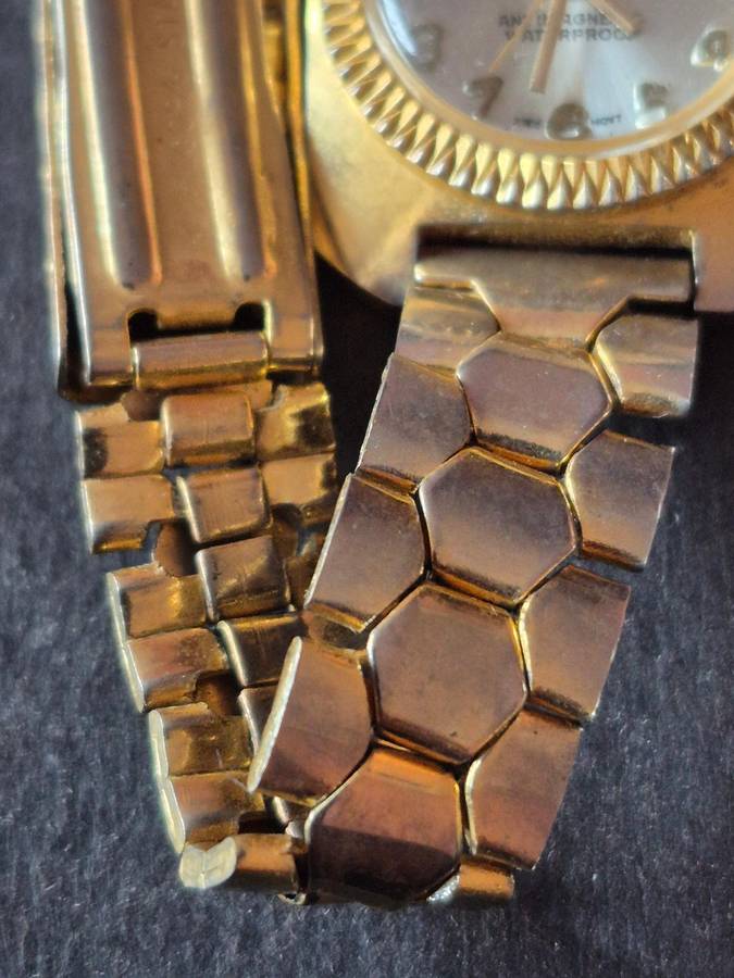 Vintage Ladies Rottery 17 Jewels Mechanical Wrist Watch (not working) missing back cover