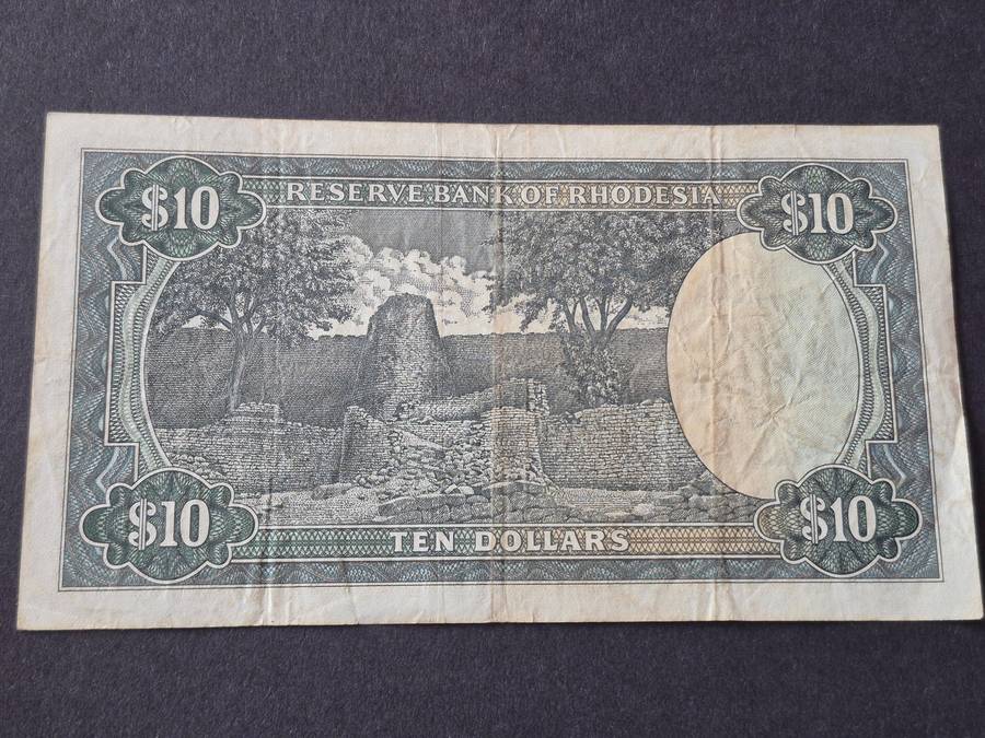 Reserve Bank of Rhodesia Ten Dollar Rhodes Watermark Salisbury 3 December 1975 (nice condition)