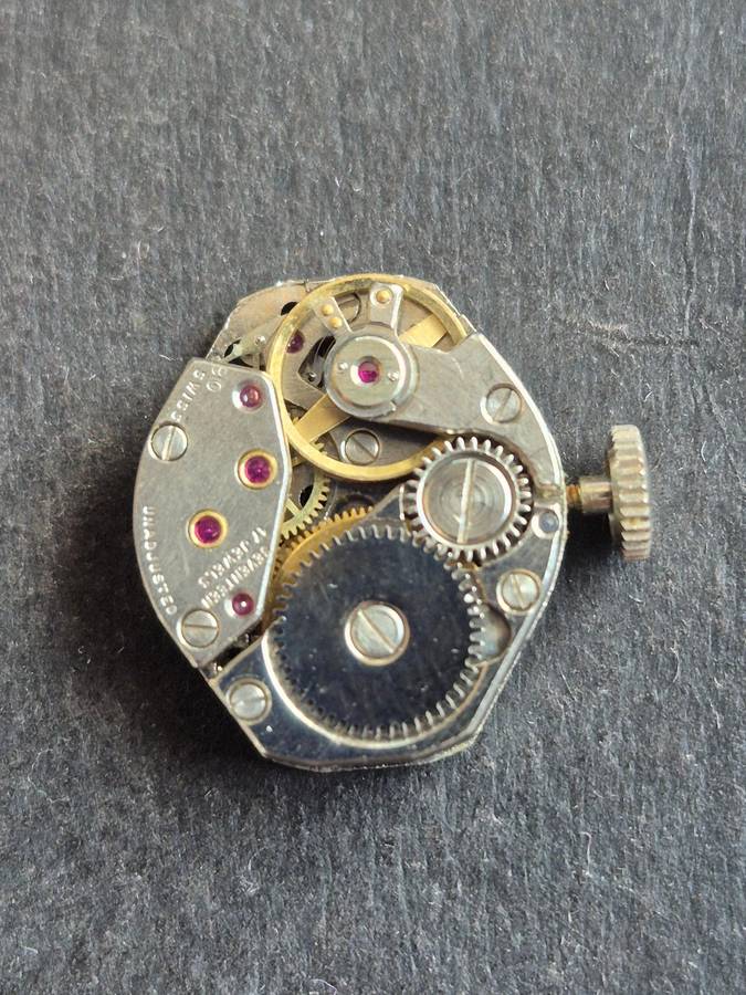 Vintage Wilson 17 Jewels Antimagnetic Ladies Wrist Watch (not working) face is loose
