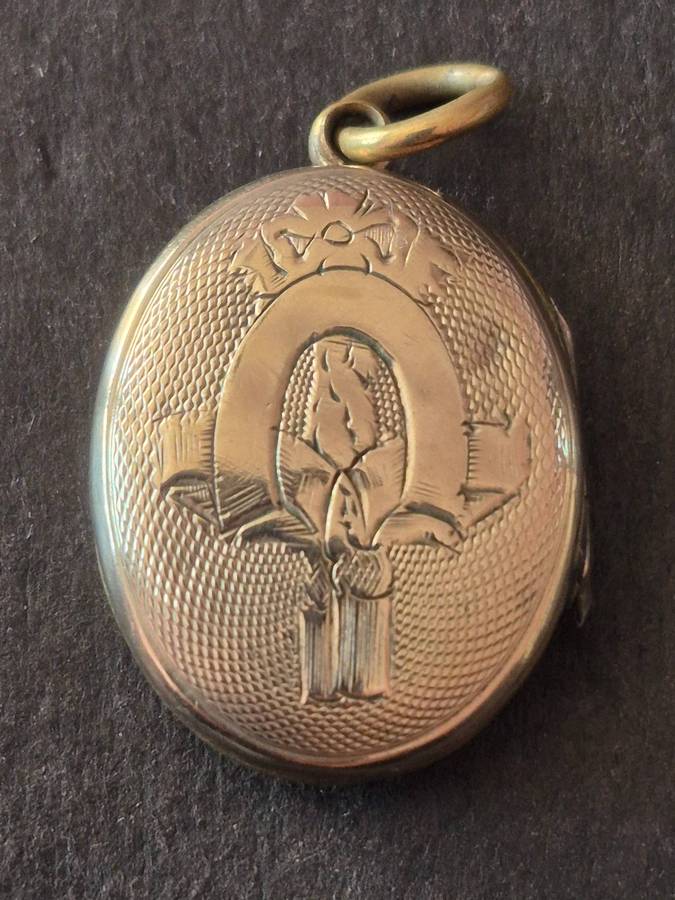 Antique Victorian Gold Plated Locket total weight 4.6g