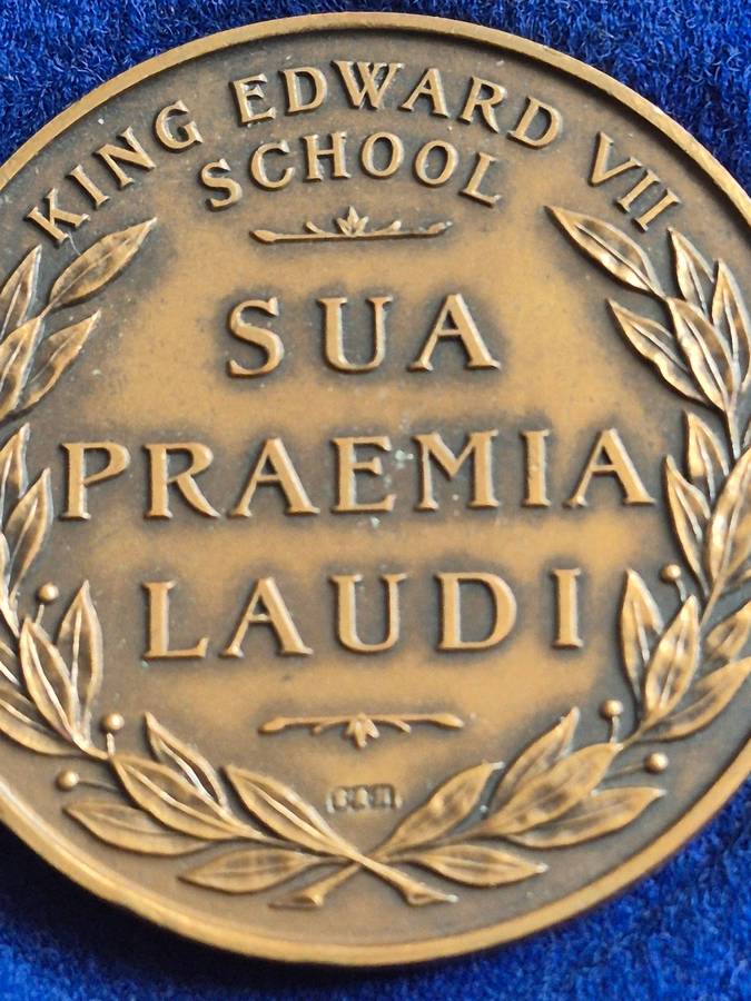 SA Mint Bronze Medallion King Edward VII School SUA Praemia Laudi 45mm x 45mm