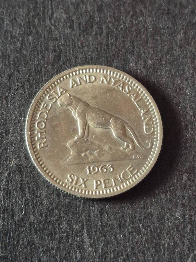 Rhodesia and Nyasaland Sixpence 1963 - scarce date - excellent condition