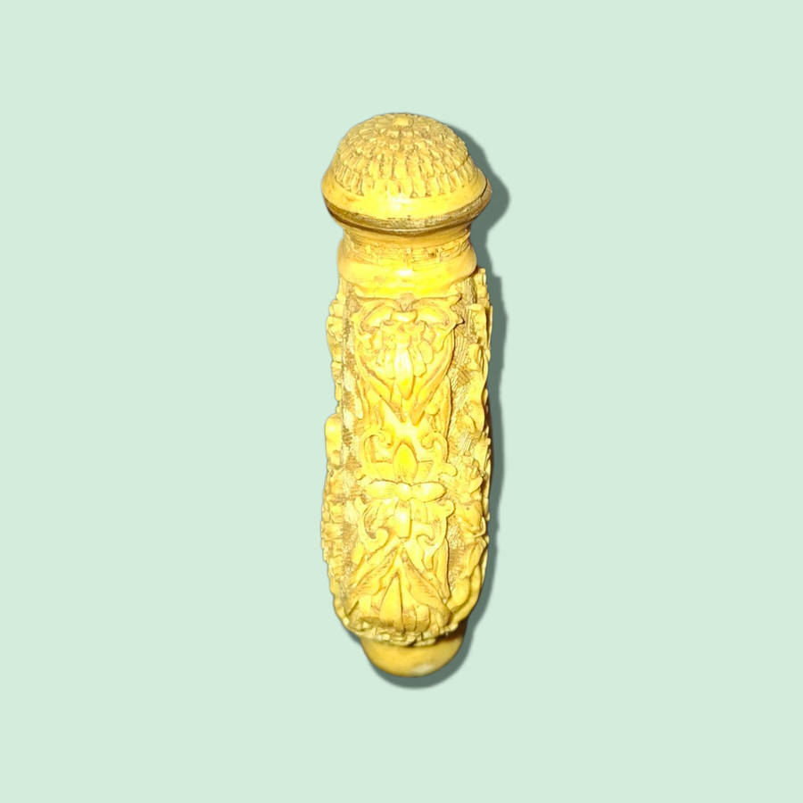 SNUFF BOTTLE, MID 20TH CENTURY, CHINA ON WOOD.