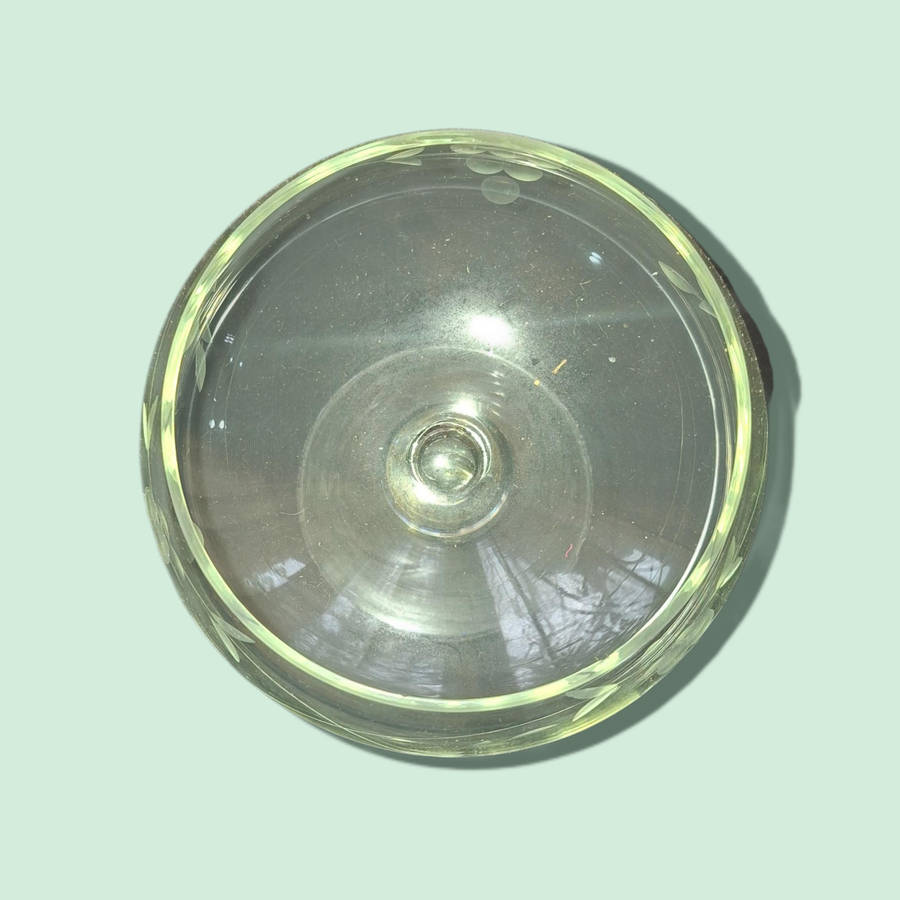 Dessert dish glasses with etched grapes motif