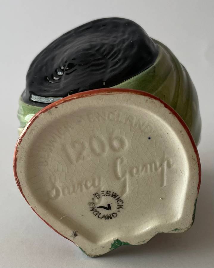 Beswick Dickens ware condiment set (salt and pepper shaker and mustard pot)