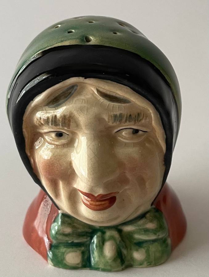 Beswick Dickens ware condiment set (salt and pepper shaker and mustard pot)