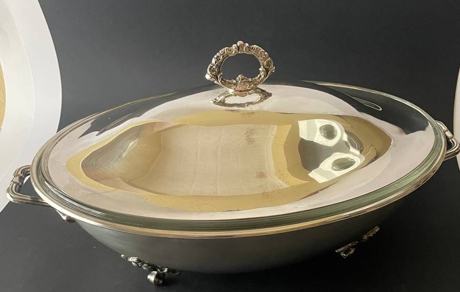 Silver plated food warmer chaffing dish