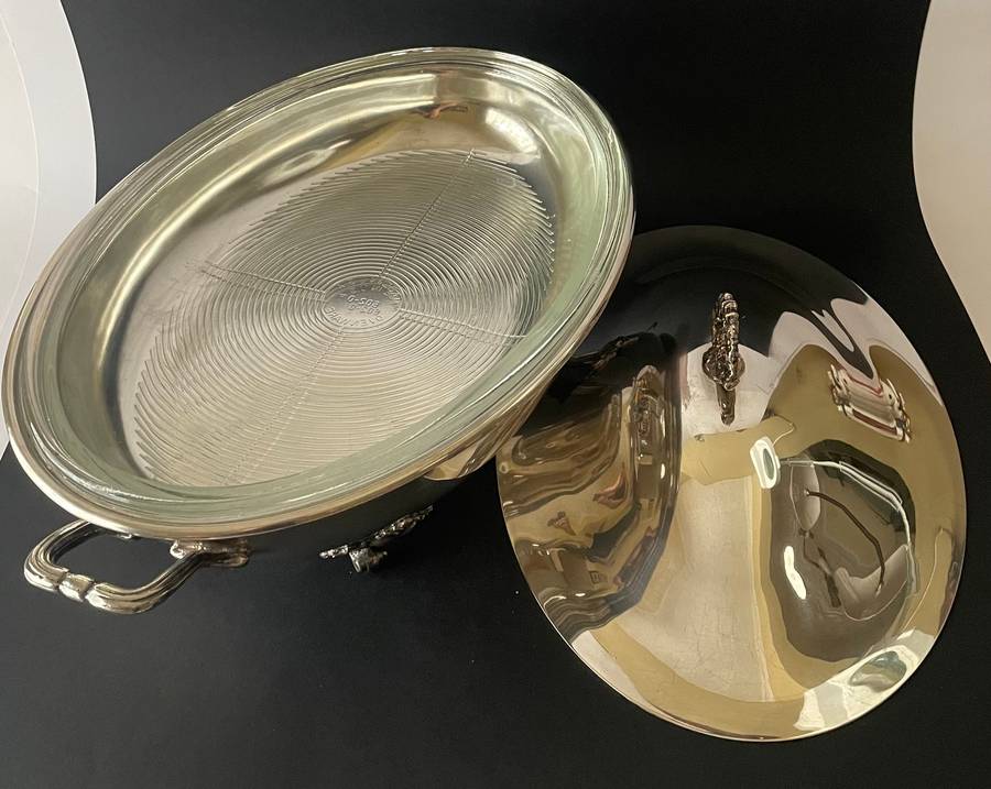 Silver plated food warmer chaffing dish