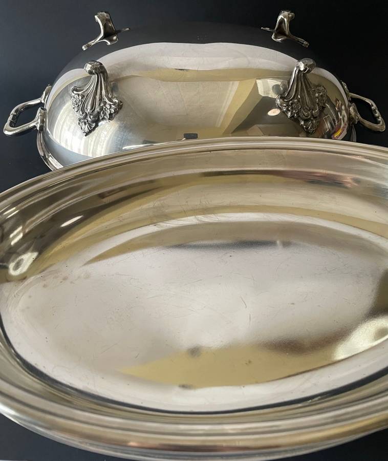 Silver plated food warmer chaffing dish