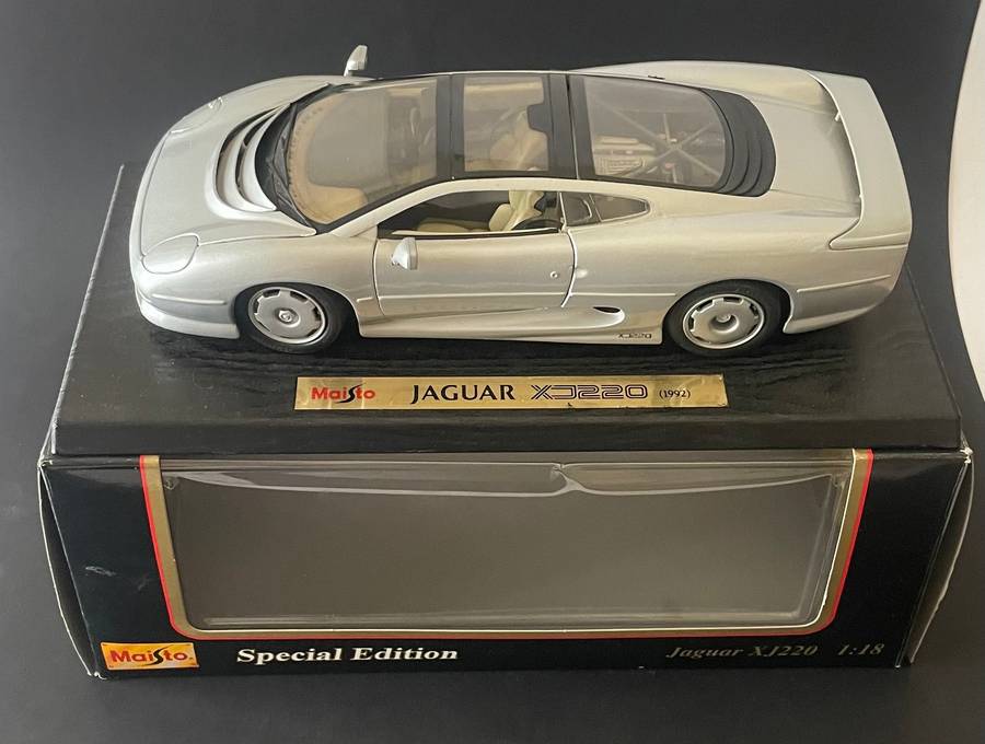 Maisto Jaguar XJ220 (1992) special Edition 1:18 die cast model