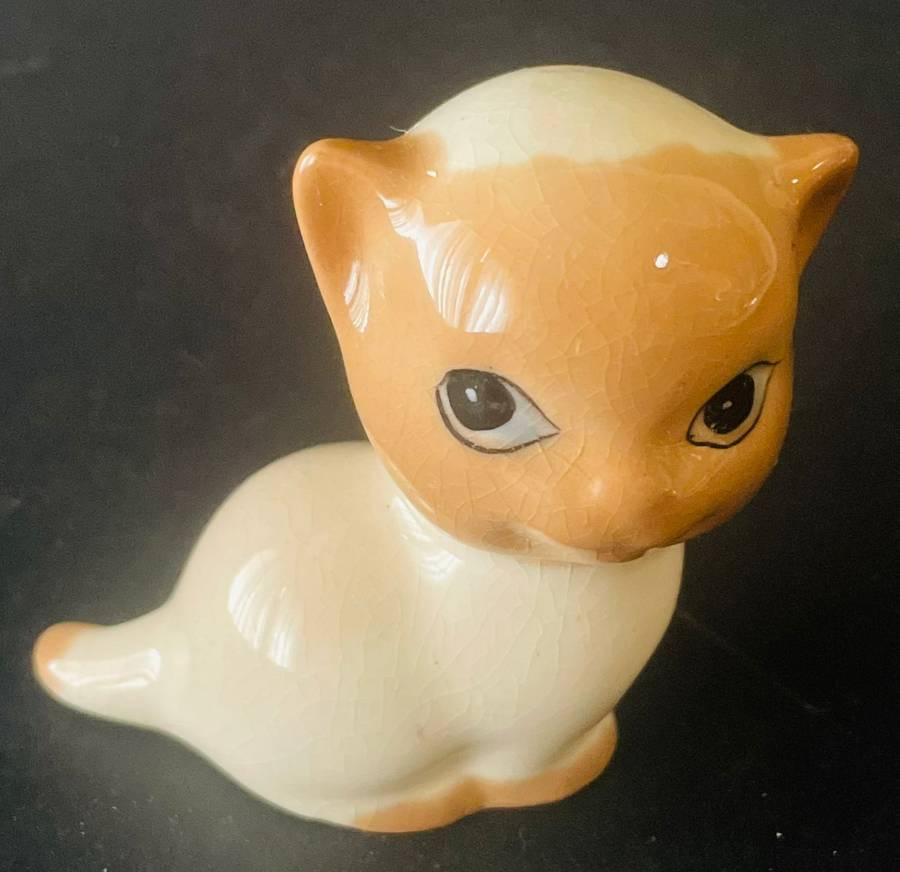 Szeiler kitten figurine - 1960's piece.