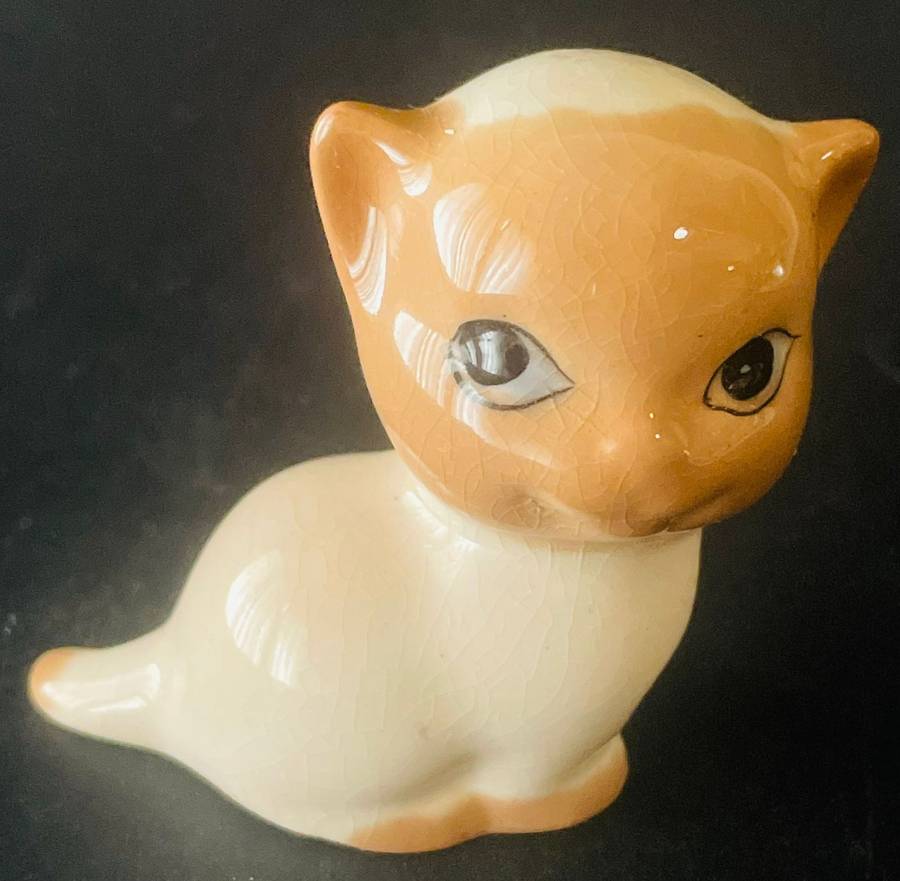 Szeiler kitten figurine - 1960's piece.