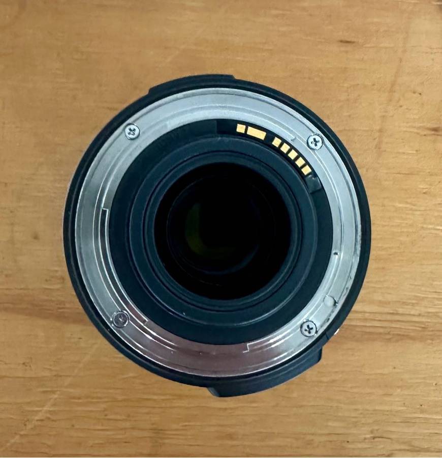 Canon EF-S 18-200mm f/3.5-5.6 IS Lens