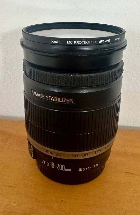 Canon EF-S 18-200mm f/3.5-5.6 IS Lens