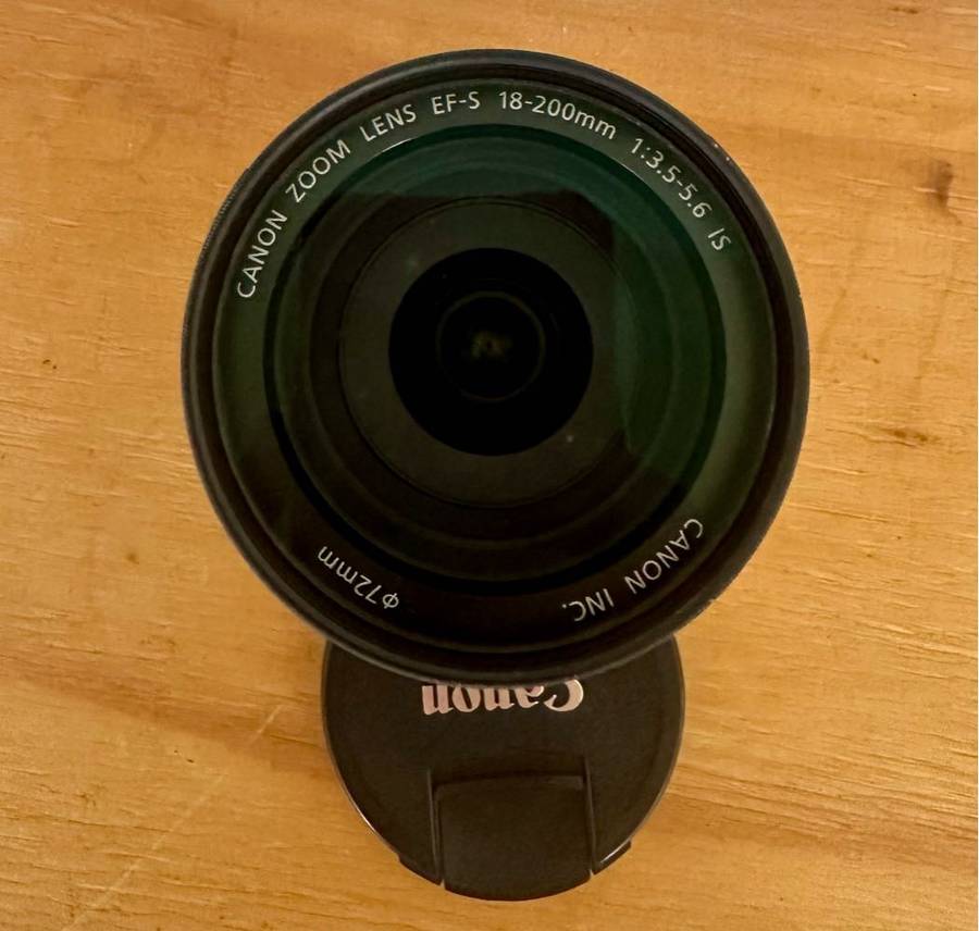 Canon EF-S 18-200mm f/3.5-5.6 IS Lens