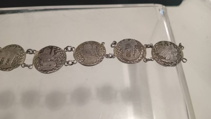 Antique 18 g Silver Filligree bracelet(broken)