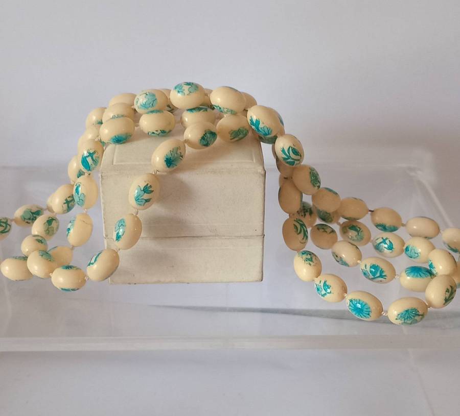 Vintage Cream Beaded Necklace: Hand Knotted Beautiful Blue Floral Design