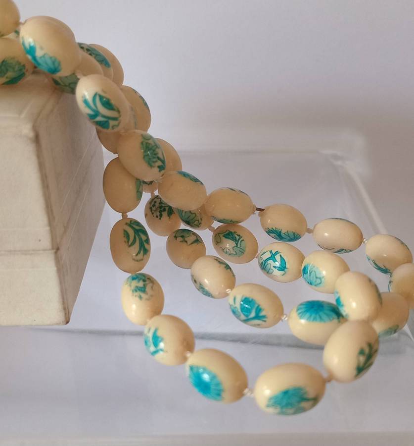 Vintage Cream Beaded Necklace: Hand Knotted Beautiful Blue Floral Design