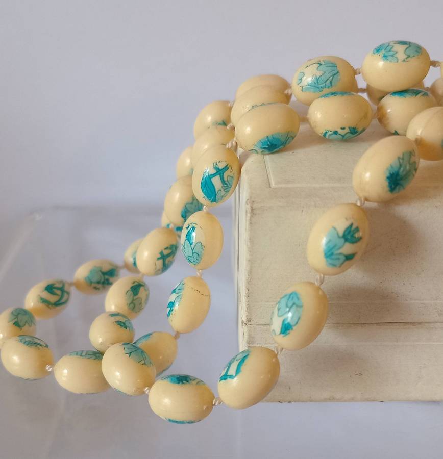 Vintage Cream Beaded Necklace: Hand Knotted Beautiful Blue Floral Design