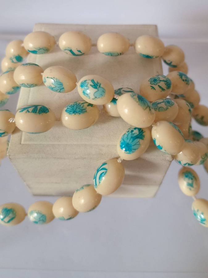Vintage Cream Beaded Necklace: Hand Knotted Beautiful Blue Floral Design