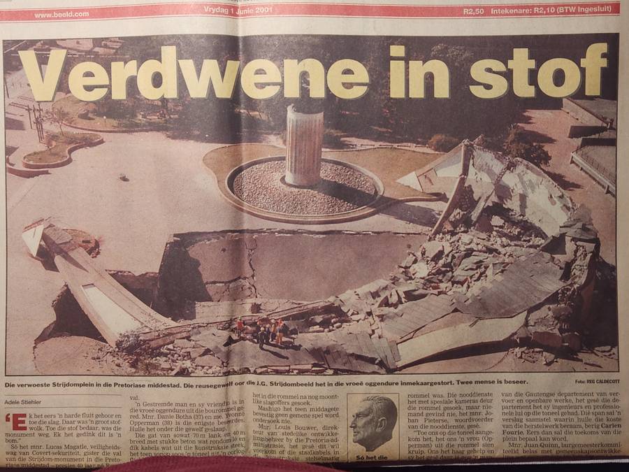 BEELD Newspaper - 1 June 2001 - The collapse of Strijdom square.