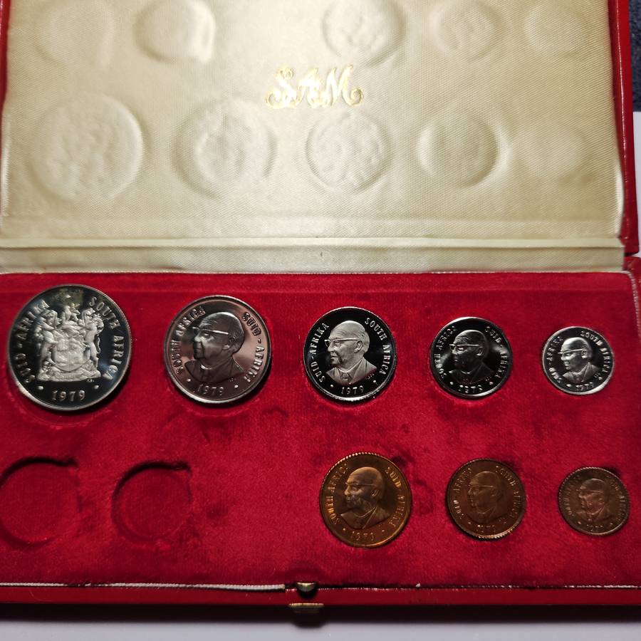 1979 Long Proof Set  - SA Mint box Mintage 10000 - Fantastic condition !!  Diederichs 3rd President