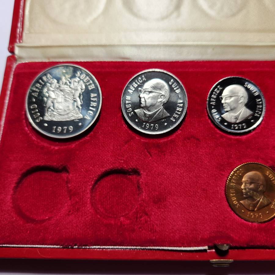 1979 Long Proof Set  - SA Mint box Mintage 10000 - Fantastic condition !!  Diederichs 3rd President