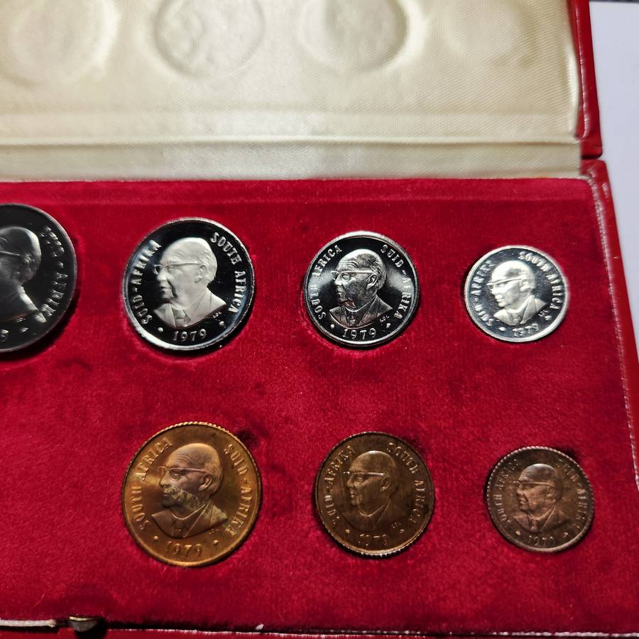 1979 Long Proof Set  - SA Mint box Mintage 10000 - Fantastic condition !!  Diederichs 3rd President