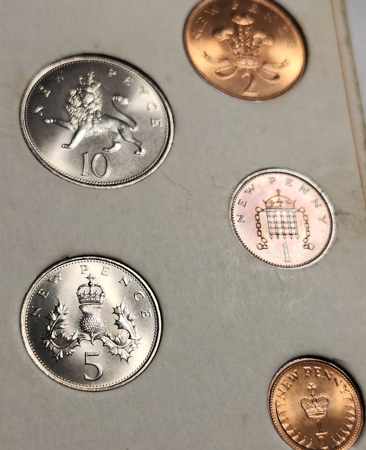 1971 BRITAIN'S FIRST DECIMAL COINS in Folder - Brilliant UNC/PL