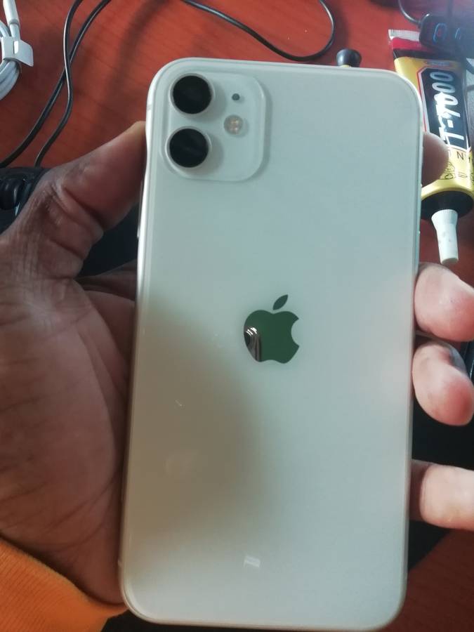 iPhone 11 64GB White
