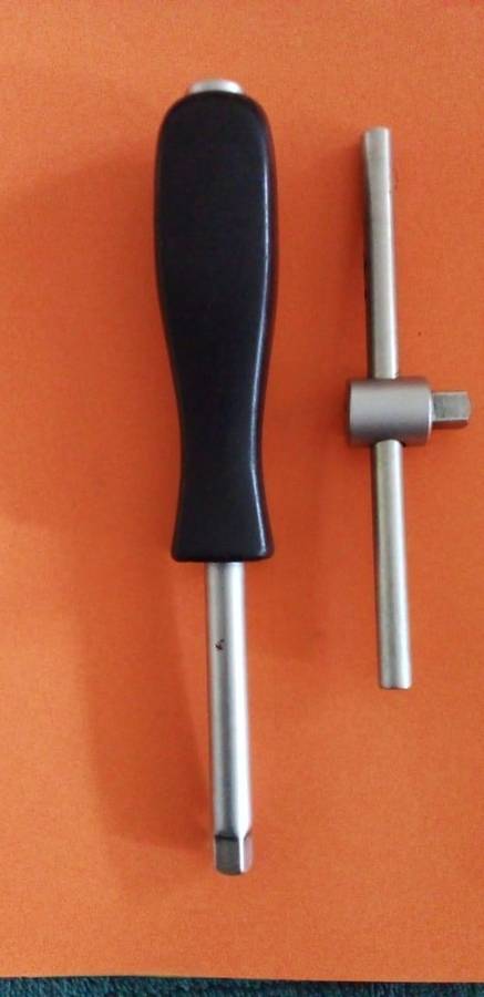 SOCKET T BAR PLUS HANDLE as per image.